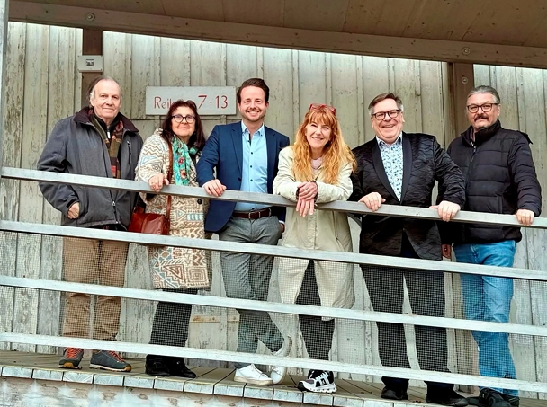 Das alte und das neue Team der Opernproduktionen im Passionsspielhaus Selzach Oskar Fluri, Barbara Fluri, Philipp Eng, Pia Bürki, Markus Müller, René Gehri. Bild Silvia Rietz